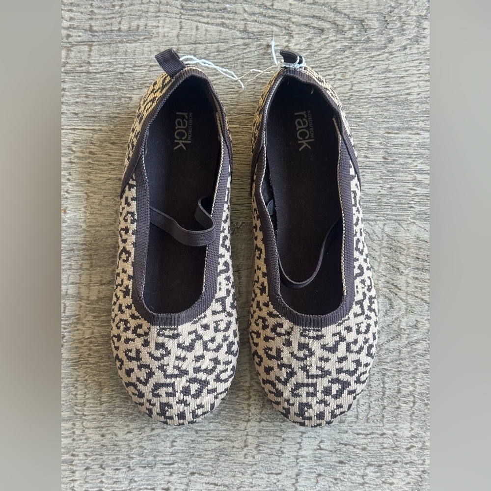 Nordstrom Rack Girls Slip-On Mary Jane Flats Size 4M Textile Animal Print New